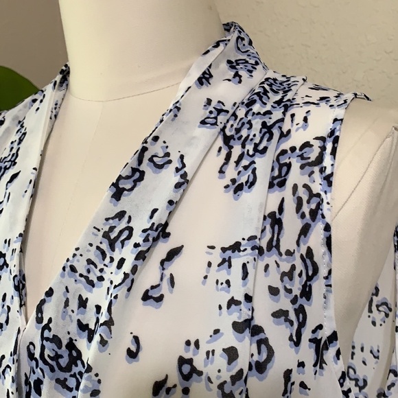 Rose & Olive | animal print sleeveless top - Picture 7 of 10